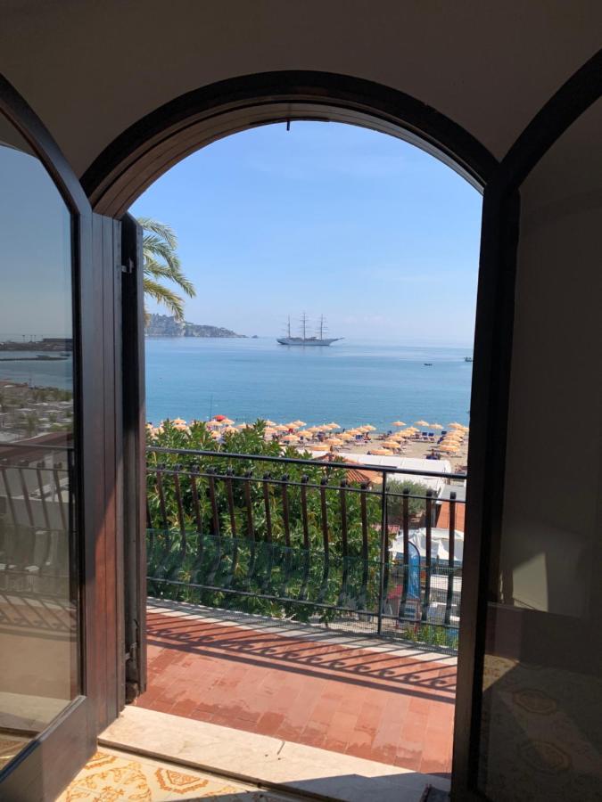 Appartamento Taormina Giardini-Naxos Exterior photo